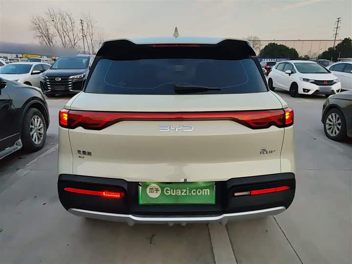 Фото 6 - BYD Yuan Up