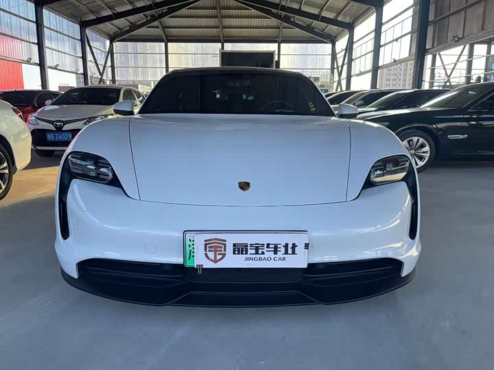 Фото 1 - Porsche Taycan