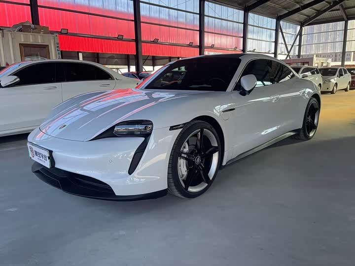 Фото 2 - Porsche Taycan