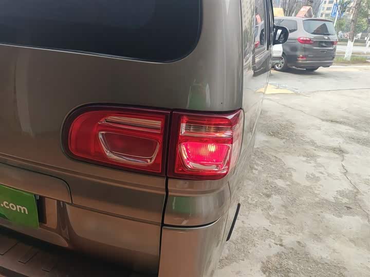 Фото 8 - Dongfeng Forthing Lingzhi M5