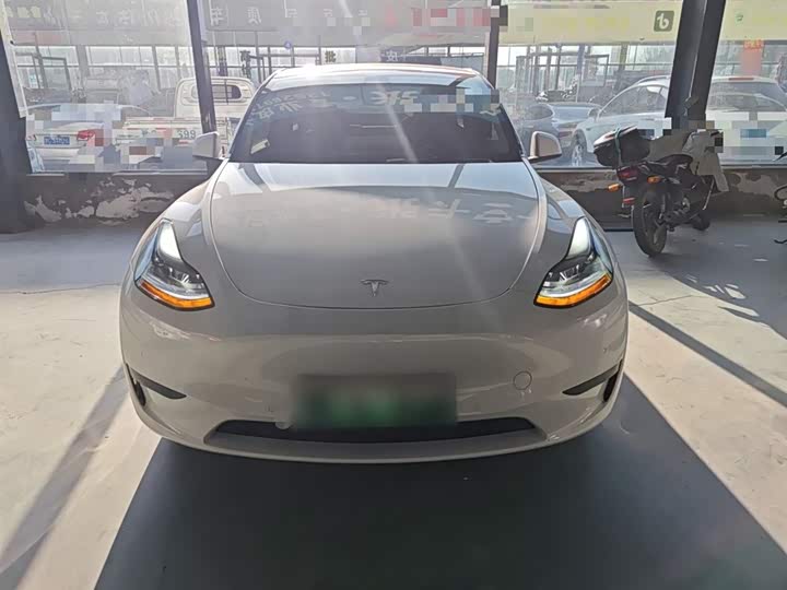Фото 3 - Tesla Model Y