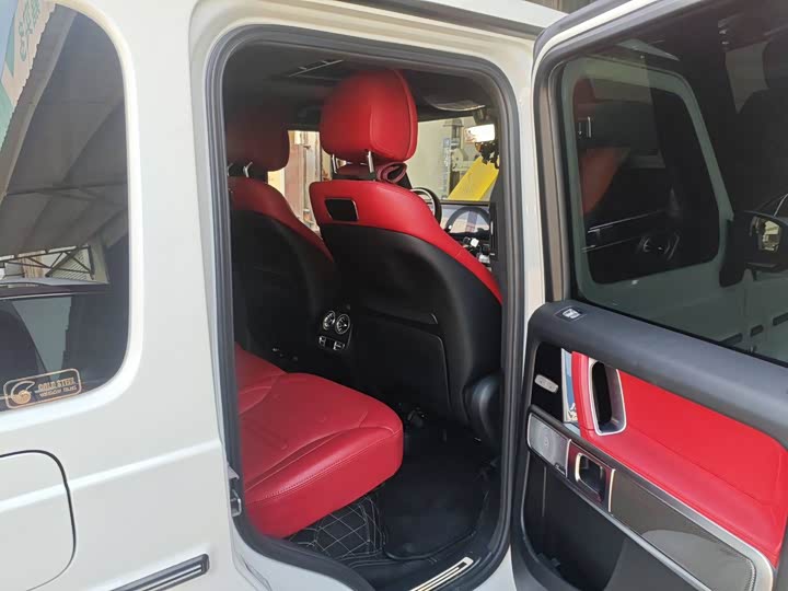 Фото 9 - Mercedes-Benz G-Class