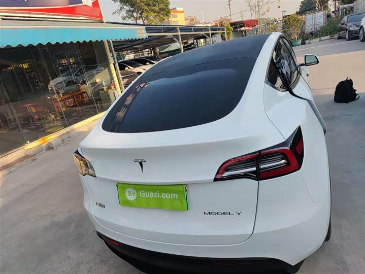 Фото 6 - Tesla Model Y