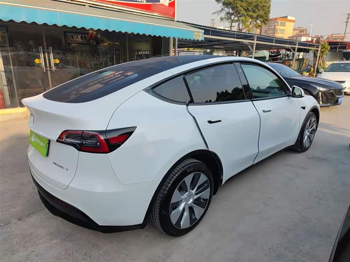 Фото 7 - Tesla Model Y