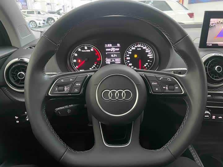 Фото 8 - Audi Q2L