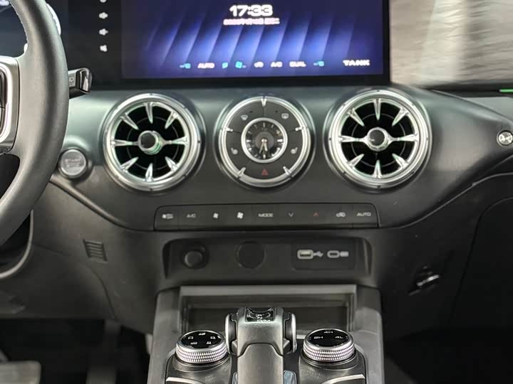 Фото 9 - Tank 300