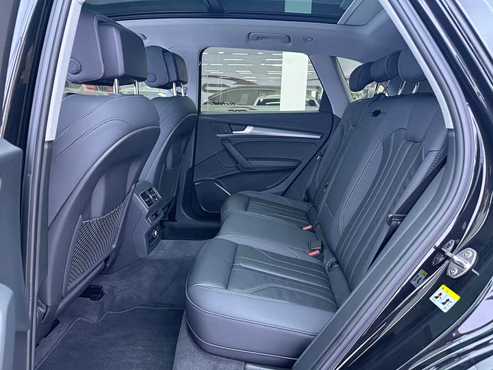 Фото 8 - Audi Q5L