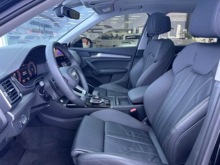 Фото 9 - Audi Q5L