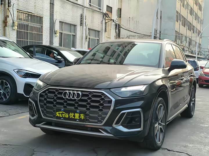 Фото 1 - Audi Q5L