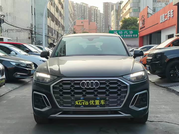 Фото 2 - Audi Q5L