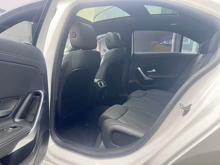 Фото 9 - Mercedes-Benz A-Class