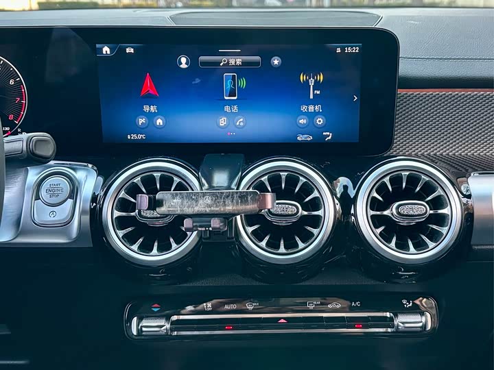 Фото 8 - Mercedes-Benz GLB-Class