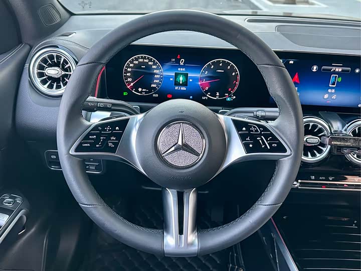 Фото 9 - Mercedes-Benz GLB-Class