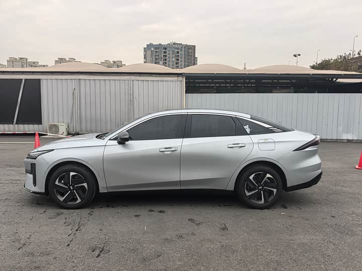 Фото 3 - Geely Galaxy L6