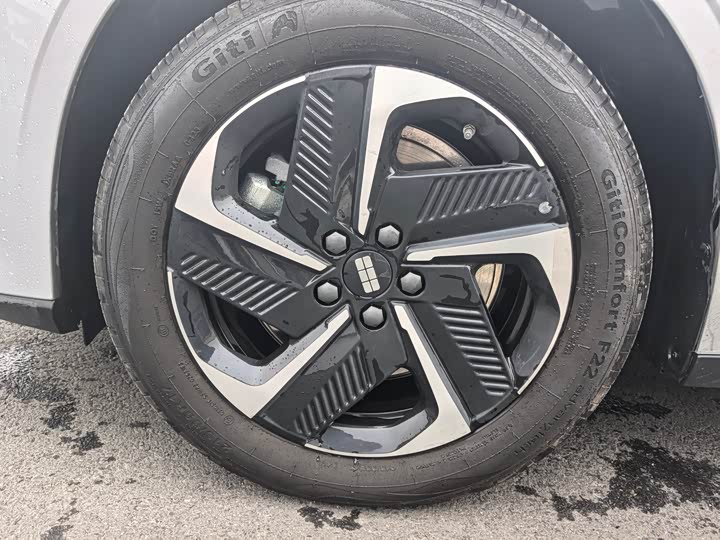 Фото 9 - Geely Galaxy L6