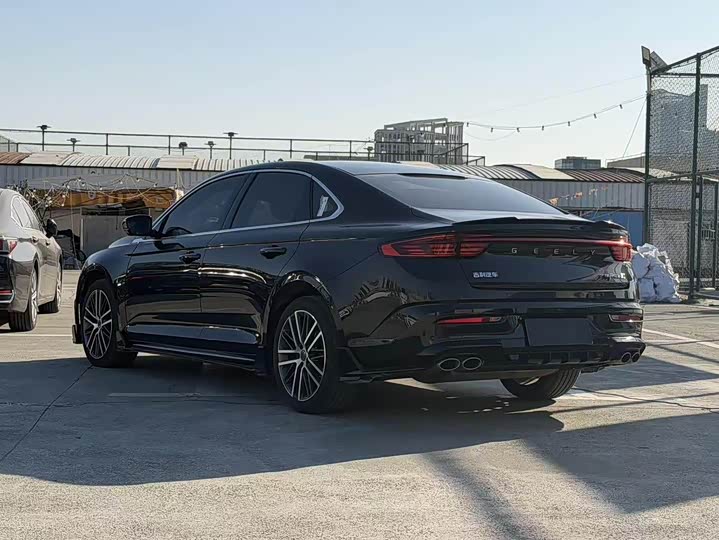 Фото 4 - Geely Preface