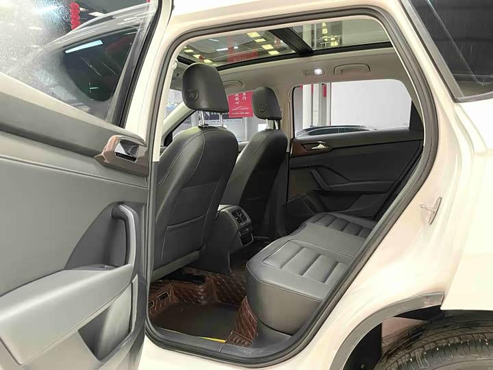 Фото 7 - Volkswagen Tharu