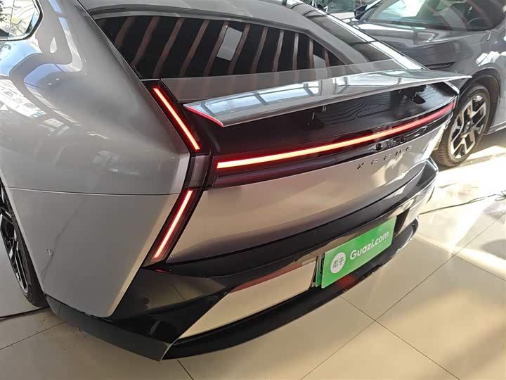 Фото 6 - XPeng P7