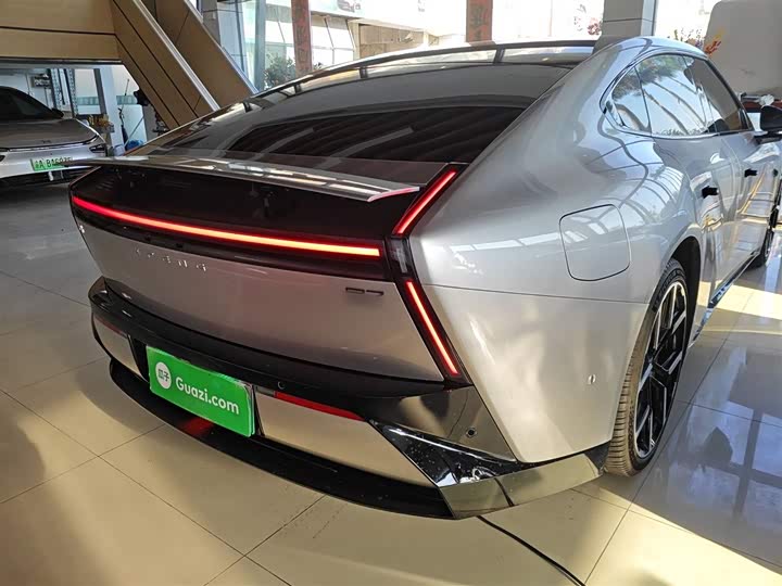 Фото 8 - XPeng P7