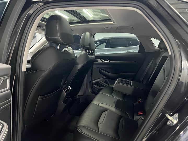 Фото 9 - Geely Preface