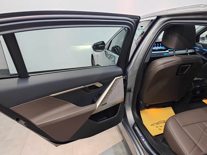 Фото 9 - BMW 5 Series