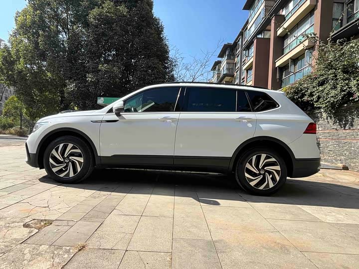 Фото 7 - Volkswagen Tiguan L Pro