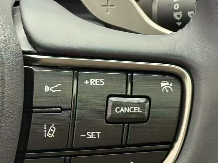 Фото 8 - Lexus ES