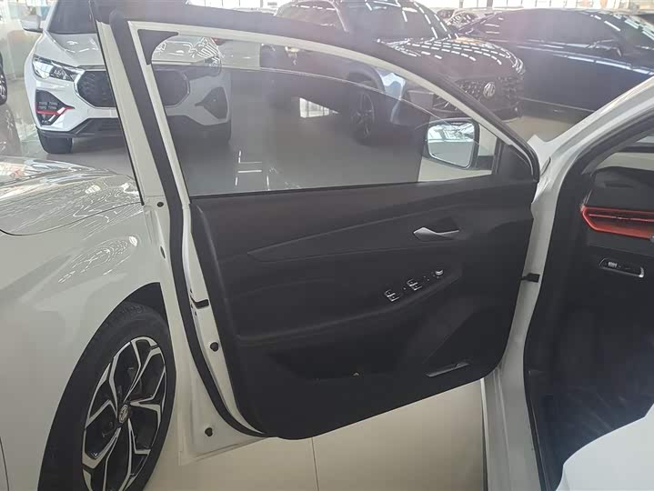 Фото 7 - Geely Binrui