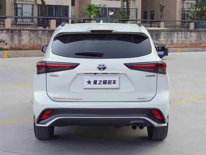 Фото 3 - Toyota Crown Kluger