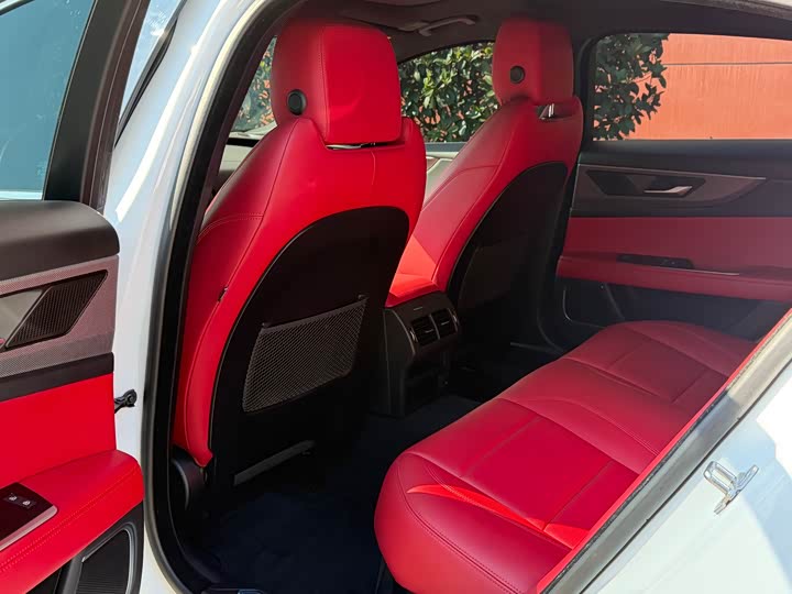 Фото 7 - Jaguar XE L