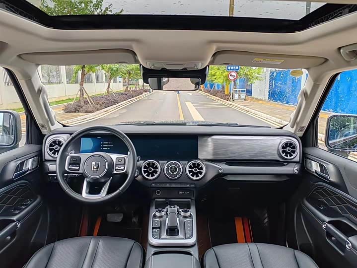 Фото 6 - Tank 300