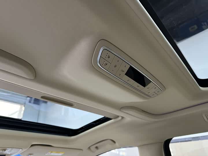 Фото 9 - Buick GL8 ES