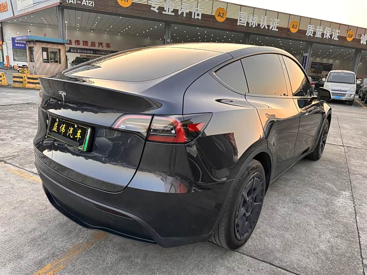 Фото 6 - Tesla Model Y