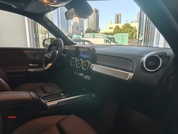 Фото 8 - Mercedes-Benz GLB-Class