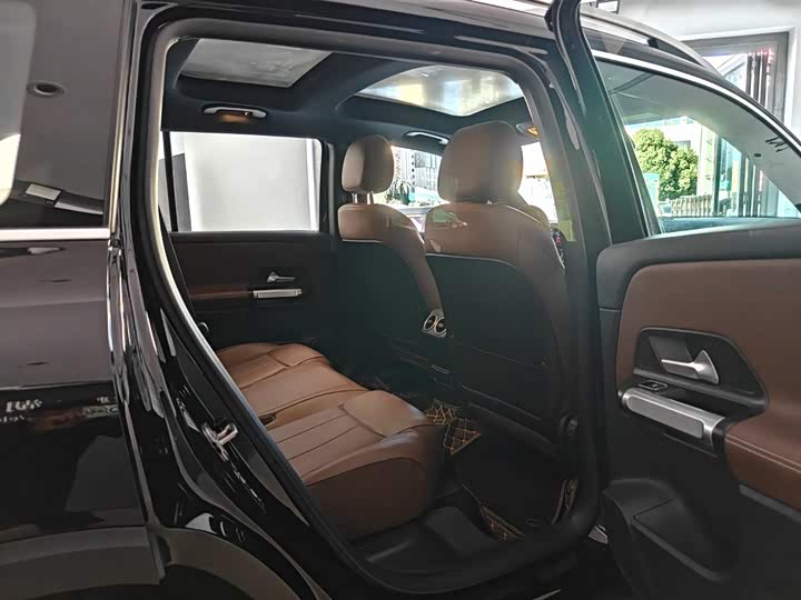 Фото 9 - Mercedes-Benz GLB-Class