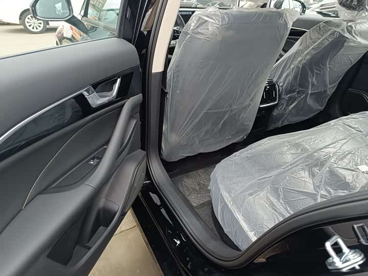 Фото 6 - Bestune B70