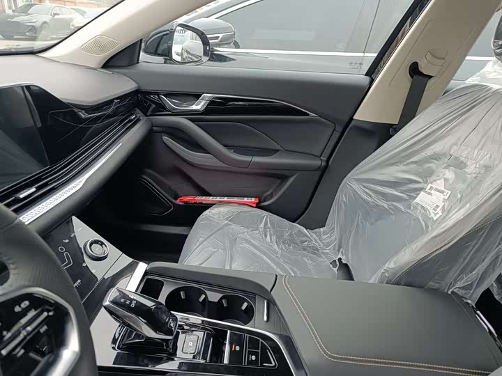 Фото 9 - Bestune B70