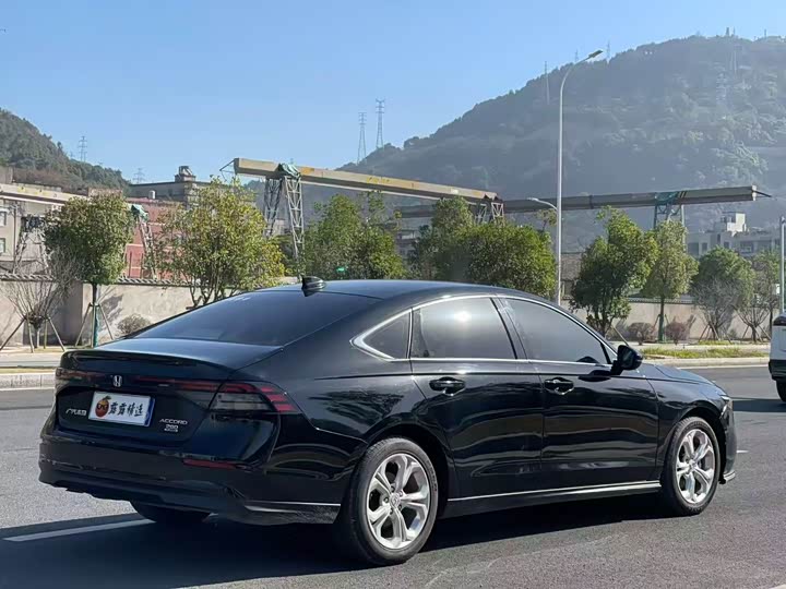 Фото 9 - Honda Accord