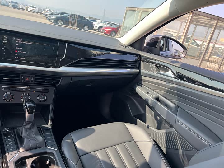 Фото 9 - Volkswagen Passat