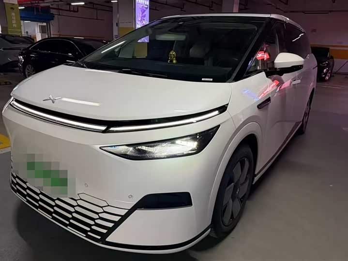 Фото 1 - XPeng X9