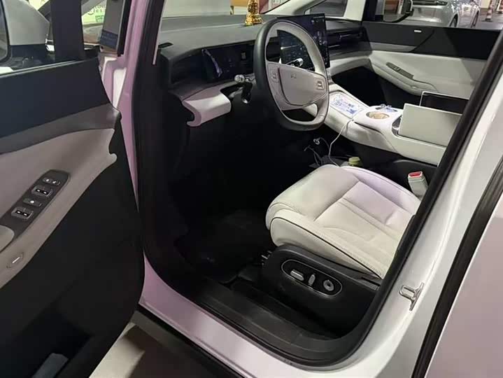 Фото 4 - XPeng X9