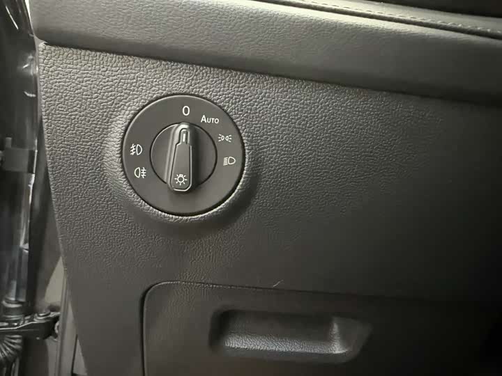 Фото 9 - Volkswagen Tharu