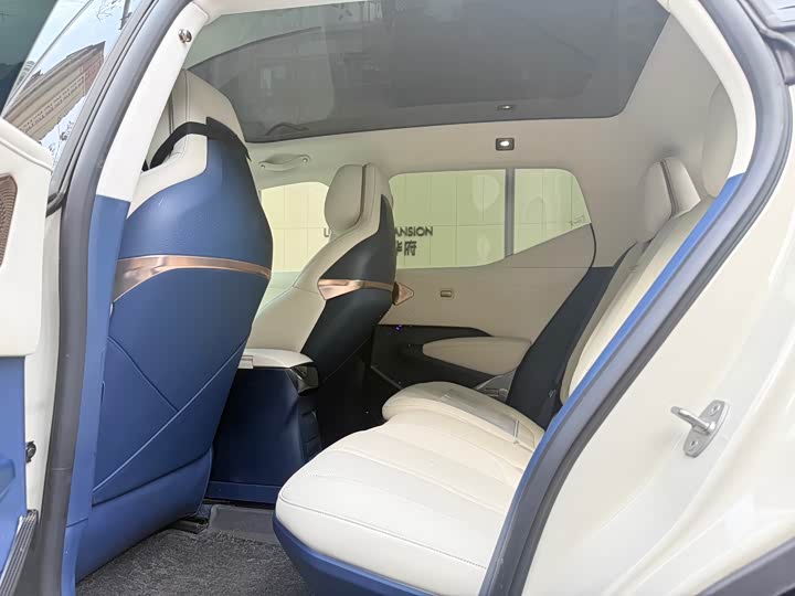 Фото 9 - Zeekr X