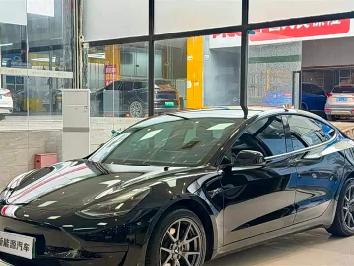 Фото 1 - Tesla Model 3