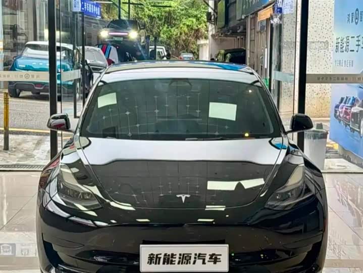 Фото 2 - Tesla Model 3