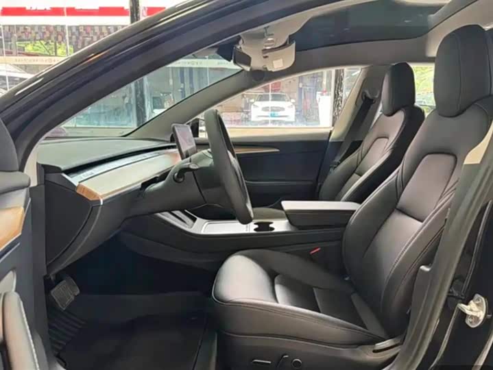 Фото 9 - Tesla Model 3