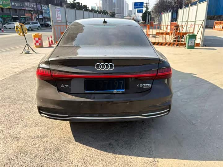 Фото 4 - Audi A7L