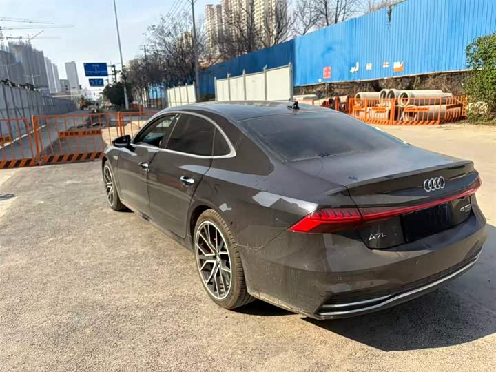 Фото 5 - Audi A7L