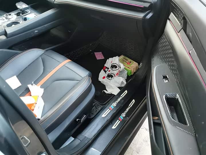 Фото 8 - Changan UNI-V