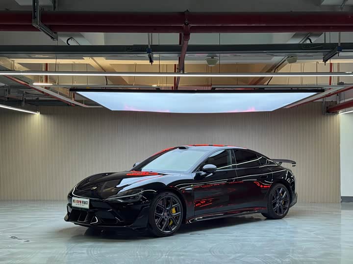 Фото 1 - Xiaomi SU7 Ultra